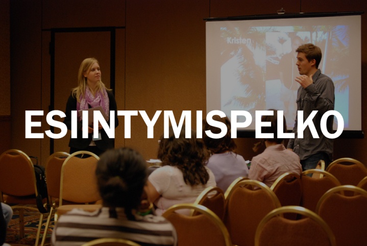 Myyntiesteet esittelyssä: Esiintymispelko (Stage Fright)